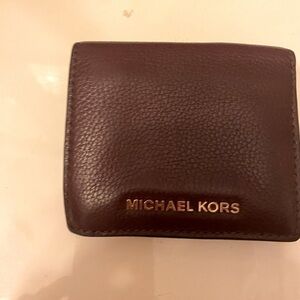 Nwt MICHAEL KORS BURGUNDY WALLET.  SEE OTHEF LISTING FOR MATCHING BAG.